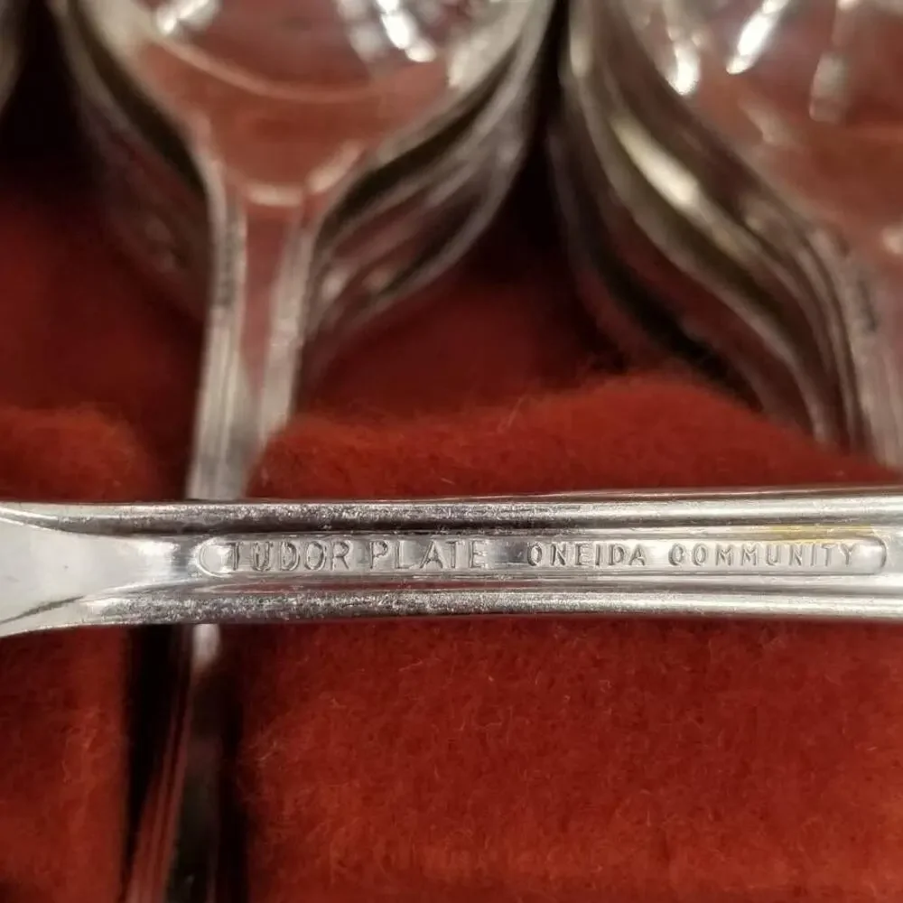 Oneida Vintage Community Plate Silverware 8 teaspoons Tudor Plate 1939 Fortune